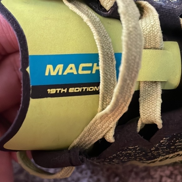 ⭐️ 4 for 20! Brooks Mach 19 edition track shoes green and black 8.5 - Picture 5 of 5